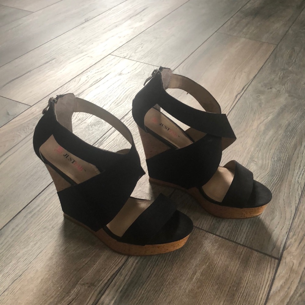 Black wedges